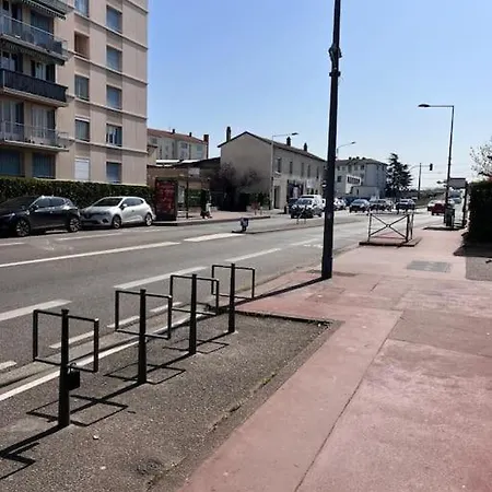 Le Pressense 2 דירה Vénissieux